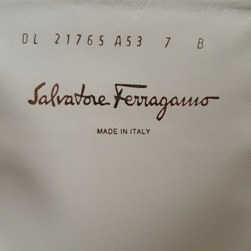 Salvatore Ferragamo Logo detaild leather boots - Picture 7 of 8